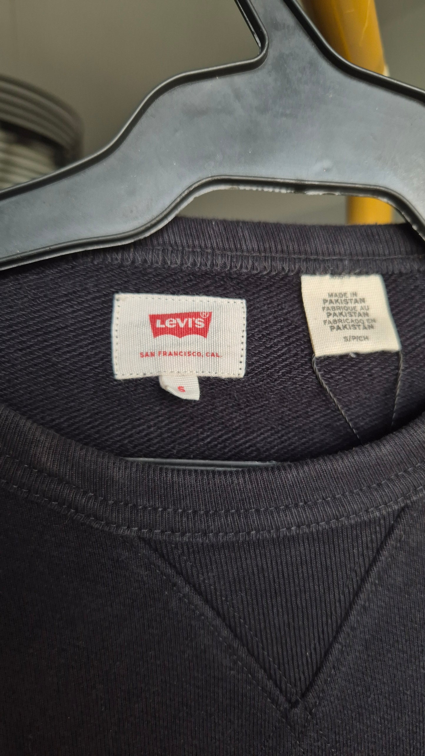 Levi's Sweatshirt c/o Thriftwavesph